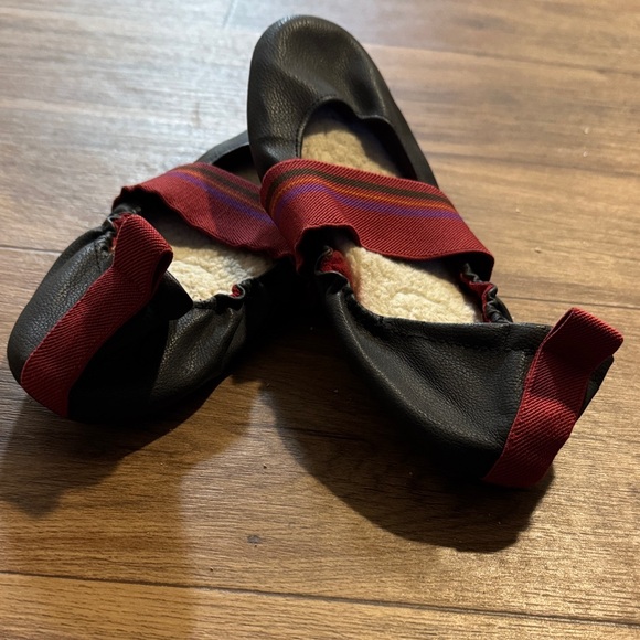 Acorn Black and Red Women's Shoes - Picture 2 of 3